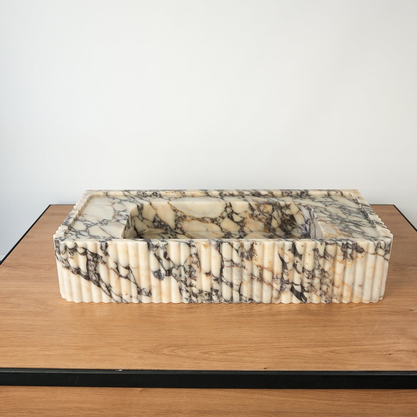 Calacatta Viola Marble Sink (Fluted Extrerior)