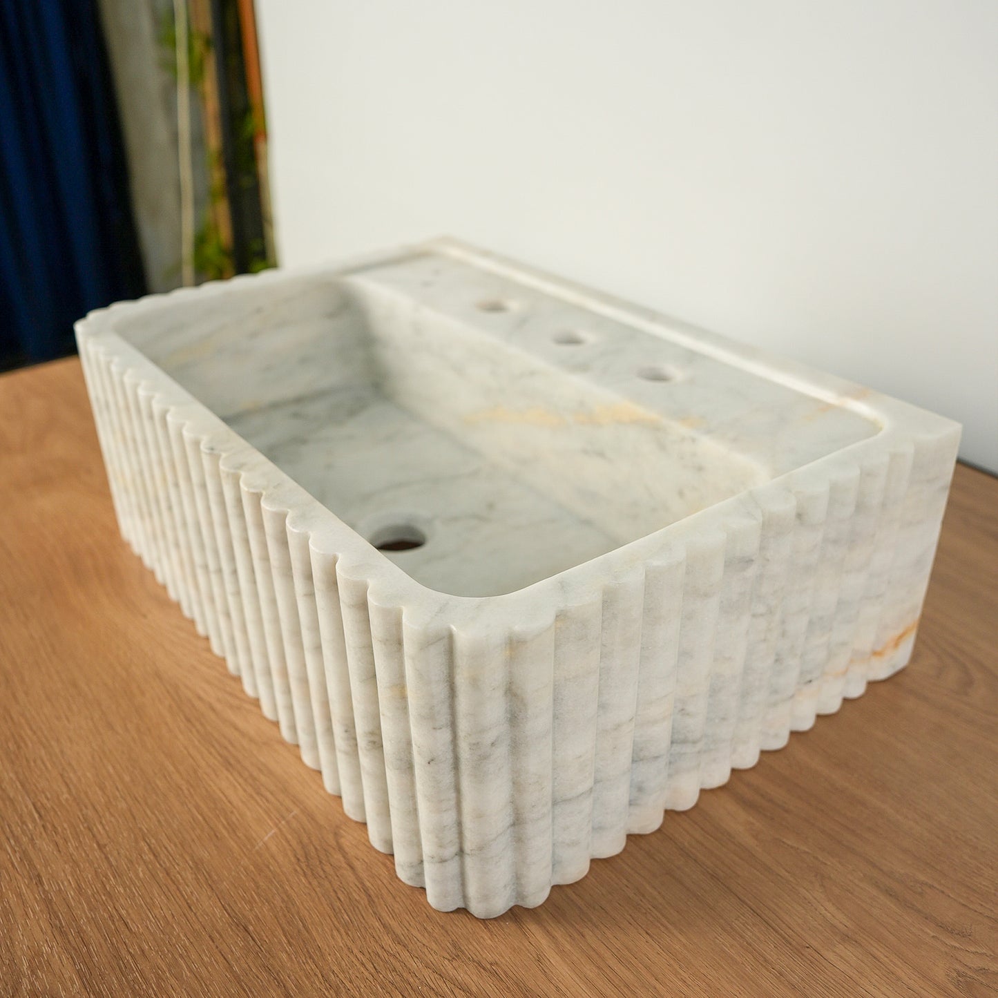 Carrara White Marble Sink (Fluted Exterior)