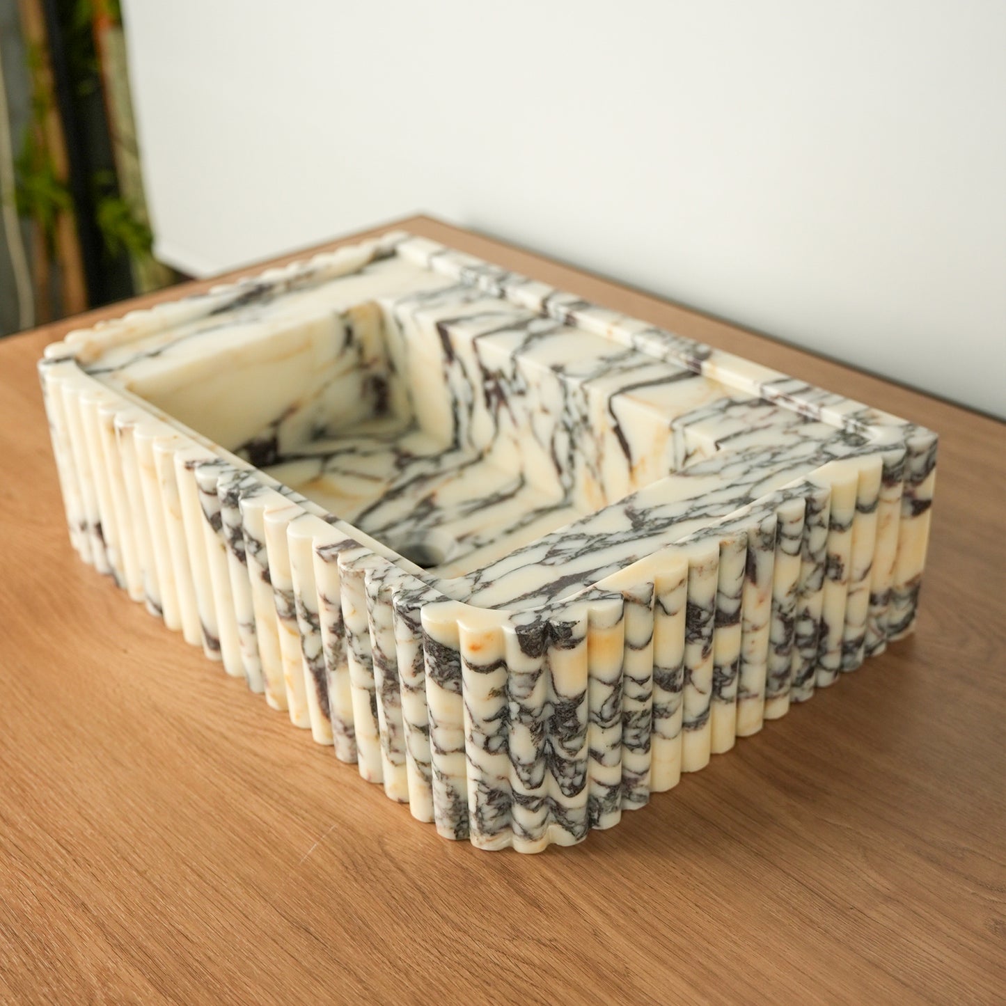 Calacatta Viola Marble Sink (Fluted Exterior2)