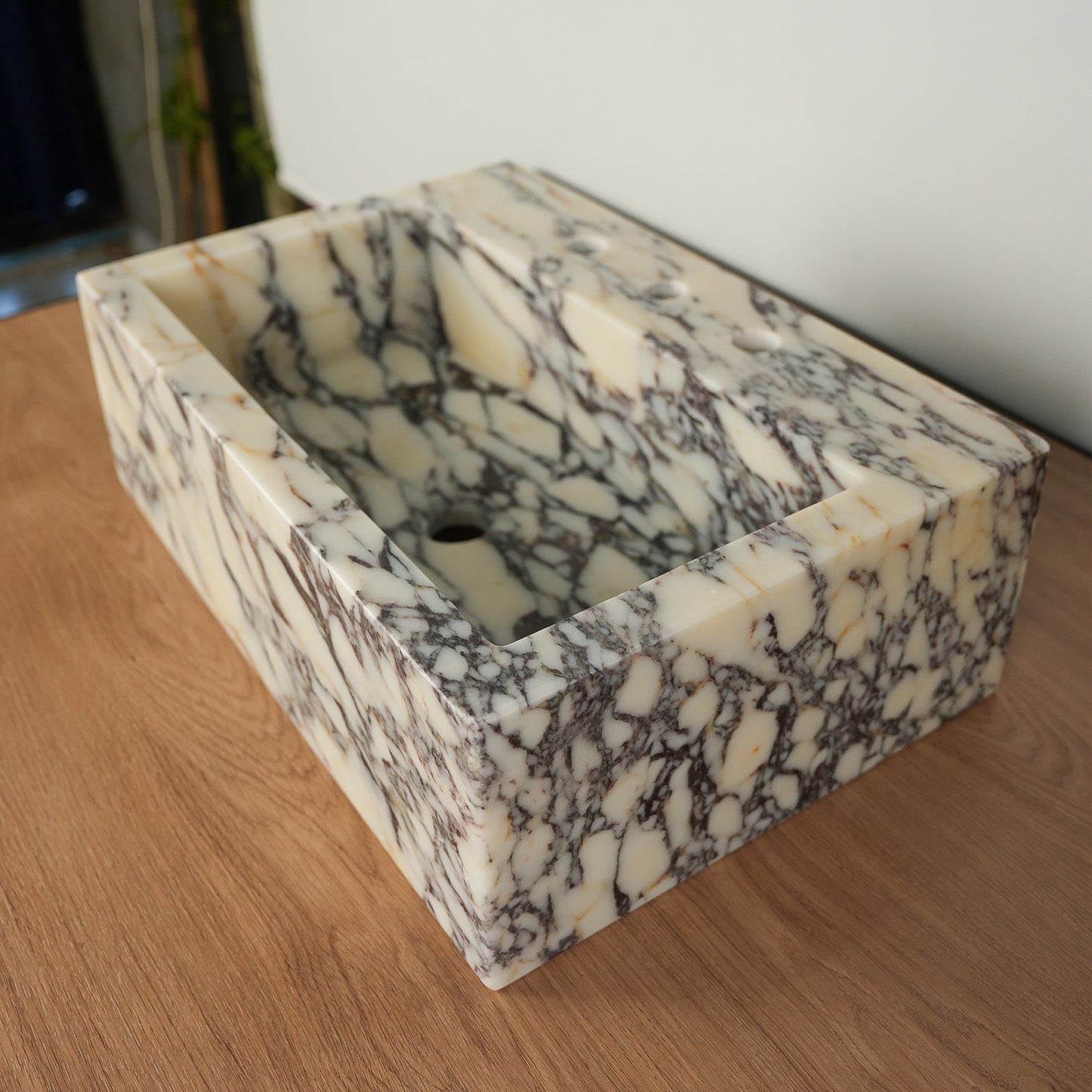 Calacatta Viola Marble Sink (Sharp Edge)